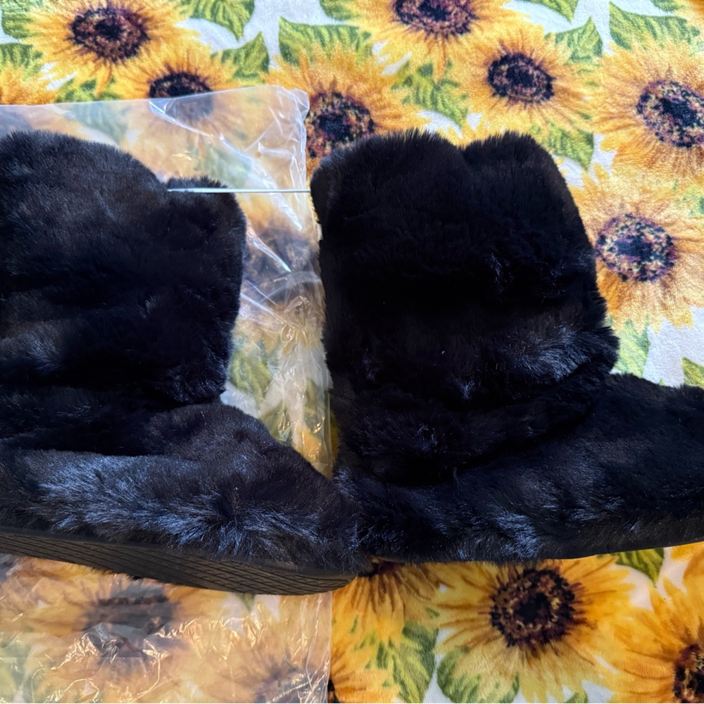 LC Lauren Conrad Black Faux Fur Boot Slippers